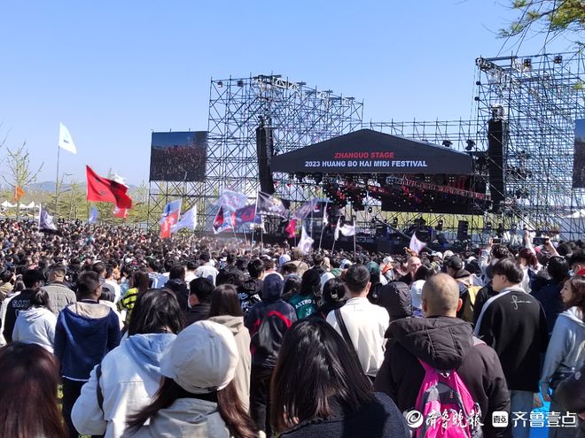 包含赛地聚焦——法甲加时末段热度飙升，尤文图斯单刀错失，更衣室稳定，控场能力受关注的词条