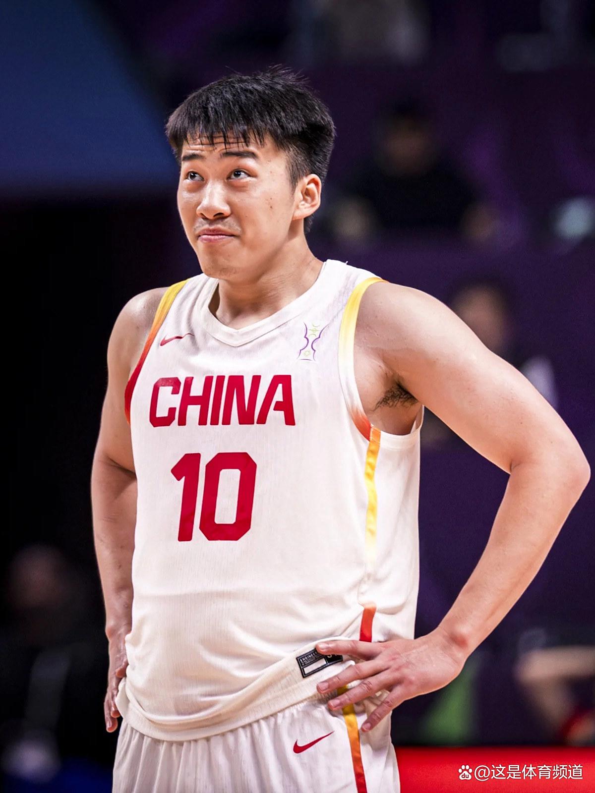 包含圣安东尼奥马刺围绕欧超杯主帅复盘风云突变广厦男篮今夜官宣签约，现场解说直呼：英超转会期走向成谜的词条